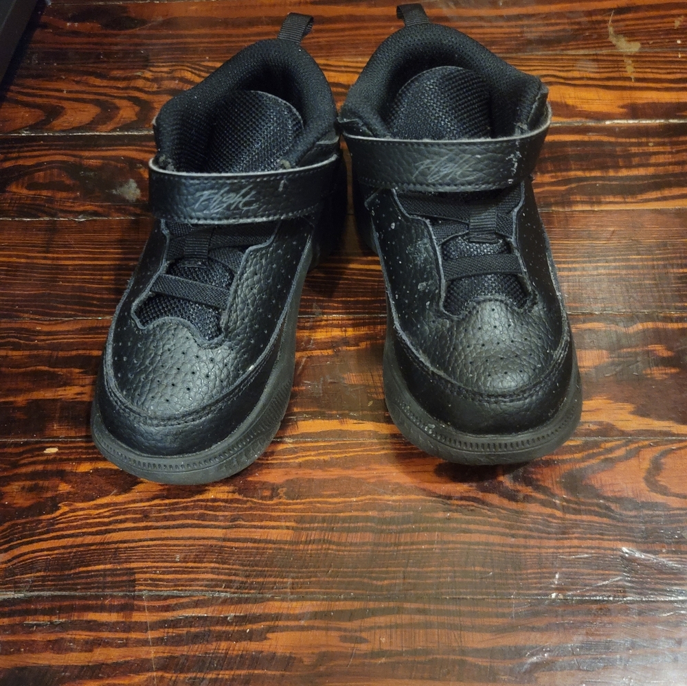 Nike size 9.5 unisex